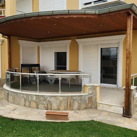 Villa Tommy Villalari *