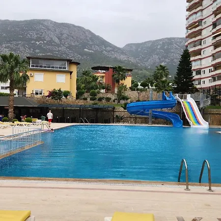 Tommy Villalari Αλάνια
